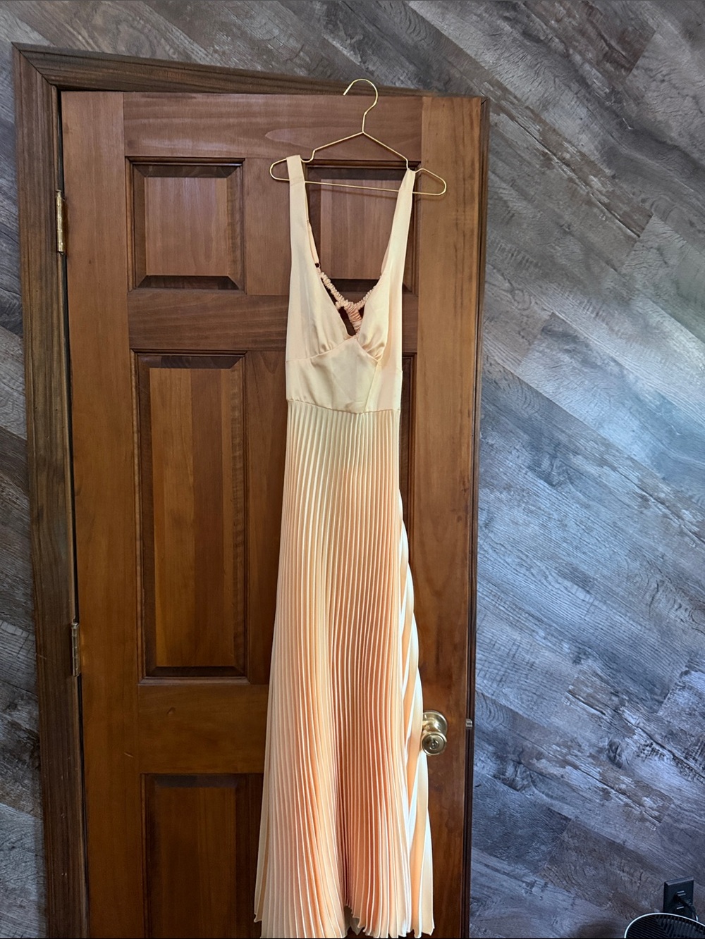 Women's Creamy Yellow Pleated Maxi Dress - Elegant V-Neck